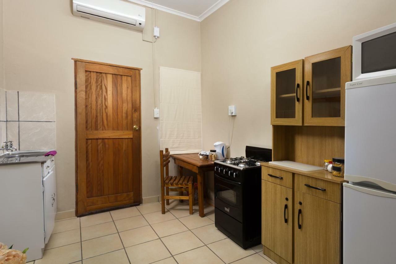 La La Dathel Guesthouse 科尔斯伯格 外观 照片